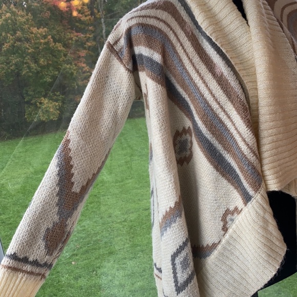 Roxy Southwest Aztec Sweater Shawl/ Cardigan - Picture 6 of 9